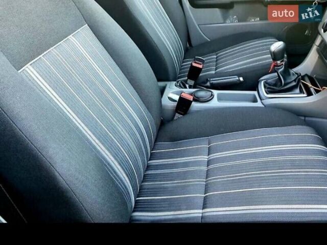 Синий Форд Фокус, объемом двигателя 1.4 л и пробегом 185 тыс. км за 6100 $, фото 2 на Automoto.ua