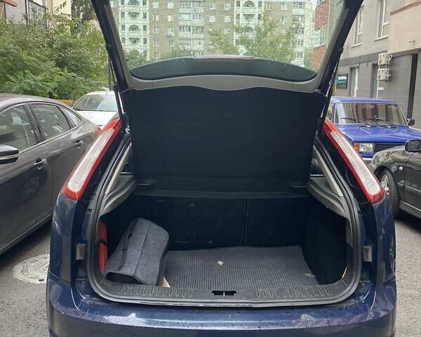 Синій Форд Фокус, об'ємом двигуна 1.39 л та пробігом 111 тис. км за 6000 $, фото 8 на Automoto.ua