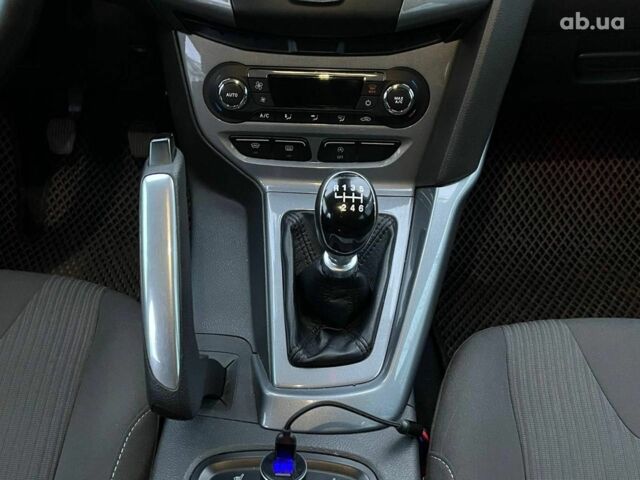 Синій Форд Фокус, об'ємом двигуна 1.6 л та пробігом 258 тис. км за 7990 $, фото 19 на Automoto.ua