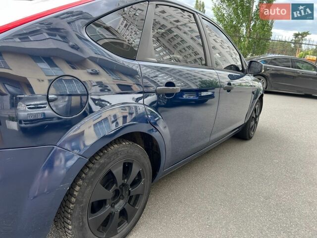 Синий Форд Фокус, объемом двигателя 1.4 л и пробегом 330 тыс. км за 3499 $, фото 4 на Automoto.ua
