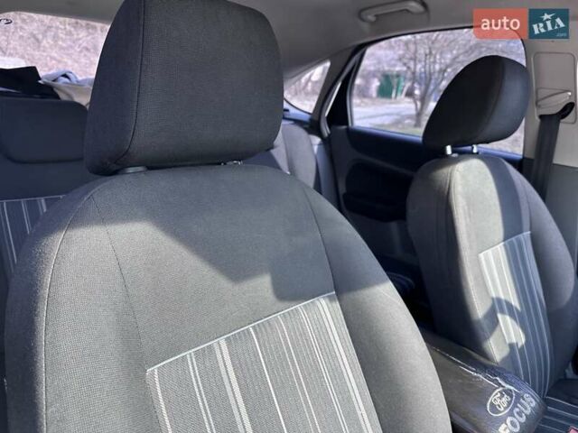 Синий Форд Фокус, объемом двигателя 1.4 л и пробегом 220 тыс. км за 5500 $, фото 17 на Automoto.ua
