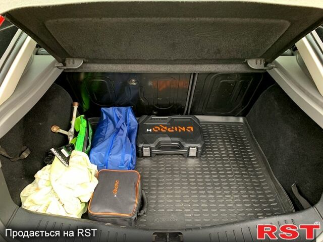 Синий Форд Фокус, объемом двигателя 1.4 л и пробегом 133 тыс. км за 6000 $, фото 12 на Automoto.ua
