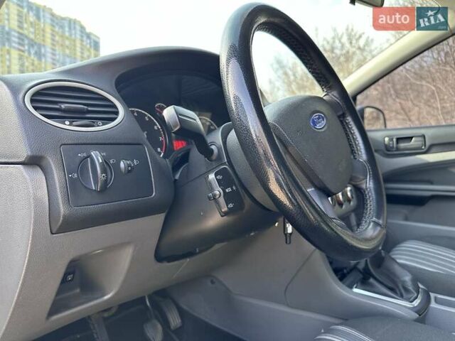 Синий Форд Фокус, объемом двигателя 1.4 л и пробегом 220 тыс. км за 5500 $, фото 9 на Automoto.ua