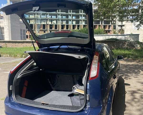Синій Форд Фокус, об'ємом двигуна 1.39 л та пробігом 111 тис. км за 6000 $, фото 4 на Automoto.ua
