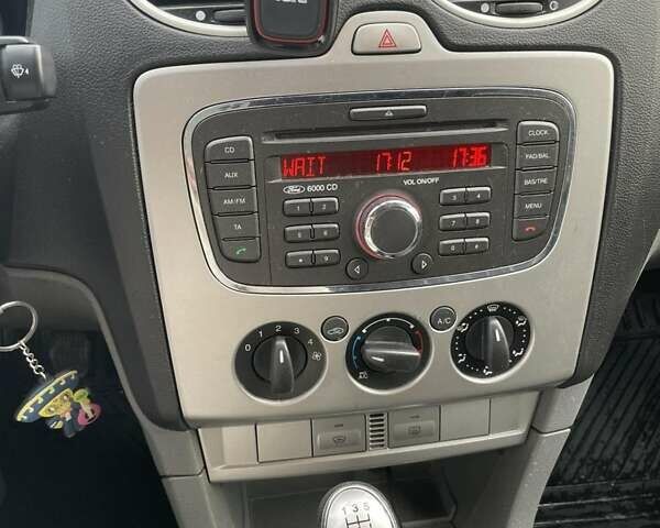 Синій Форд Фокус, об'ємом двигуна 1.6 л та пробігом 180 тис. км за 5500 $, фото 2 на Automoto.ua