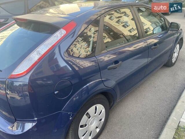 Синій Форд Фокус, об'ємом двигуна 1.39 л та пробігом 111 тис. км за 6000 $, фото 18 на Automoto.ua