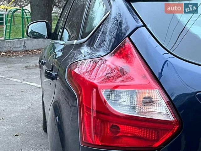 Синій Форд Фокус, об'ємом двигуна 1.6 л та пробігом 258 тис. км за 7990 $, фото 7 на Automoto.ua