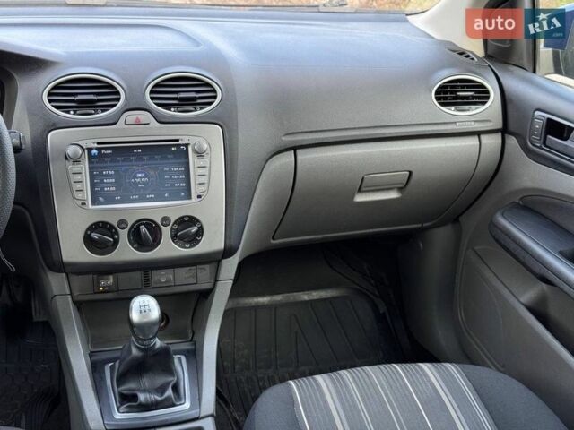 Синий Форд Фокус, объемом двигателя 1.39 л и пробегом 136 тыс. км за 5350 $, фото 22 на Automoto.ua