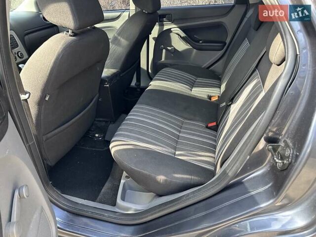 Синий Форд Фокус, объемом двигателя 1.4 л и пробегом 220 тыс. км за 5500 $, фото 12 на Automoto.ua