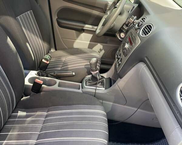 Синій Форд Фокус, об'ємом двигуна 1.39 л та пробігом 111 тис. км за 6000 $, фото 20 на Automoto.ua