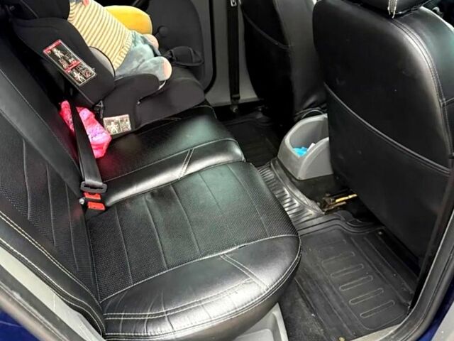 Синій Форд Фокус, об'ємом двигуна 1.4 л та пробігом 187 тис. км за 5000 $, фото 2 на Automoto.ua