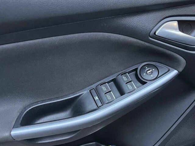 Синій Форд Фокус, об'ємом двигуна 1.6 л та пробігом 258 тис. км за 6740 $, фото 15 на Automoto.ua