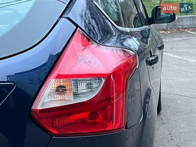 Синій Форд Фокус, об'ємом двигуна 1.6 л та пробігом 258 тис. км за 7990 $, фото 8 на Automoto.ua