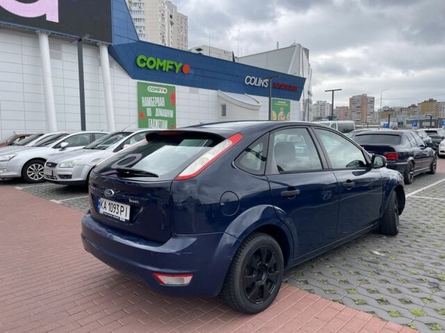 Синий Форд Фокус, объемом двигателя 1.4 л и пробегом 300 тыс. км за 3999 $, фото 3 на Automoto.ua