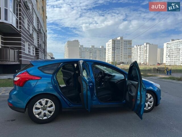 Синій Форд Фокус, об'ємом двигуна 2 л та пробігом 188 тис. км за 5900 $, фото 32 на Automoto.ua