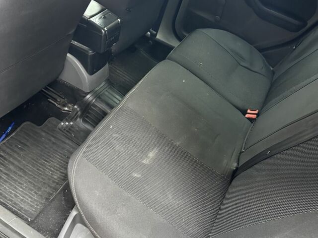 Синий Форд Фокус, объемом двигателя 1.4 л и пробегом 138 тыс. км за 4550 $, фото 8 на Automoto.ua