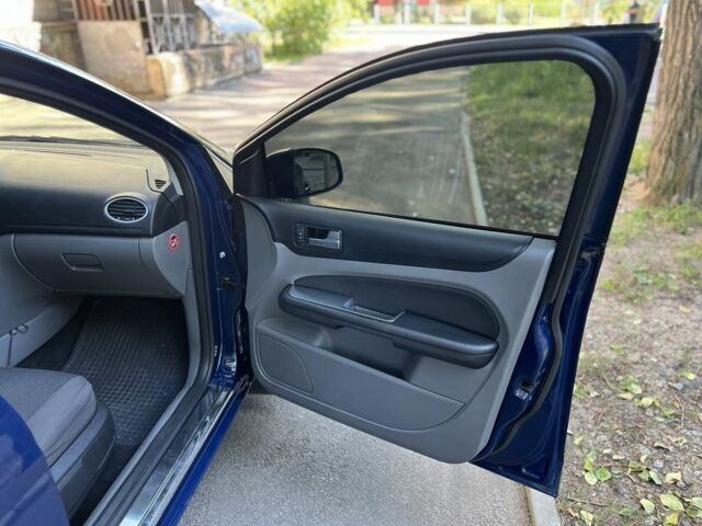 Синий Форд Фокус, объемом двигателя 1.6 л и пробегом 102 тыс. км за 7000 $, фото 12 на Automoto.ua