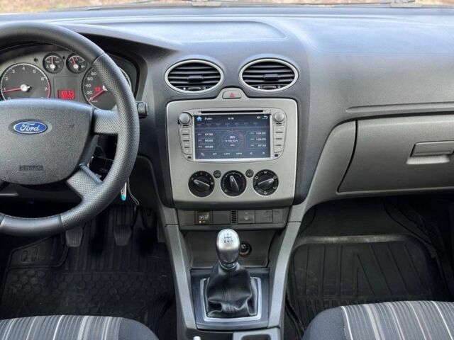 Синий Форд Фокус, объемом двигателя 1.4 л и пробегом 136 тыс. км за 5350 $, фото 12 на Automoto.ua