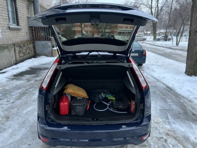 Синій Форд Фокус, об'ємом двигуна 1.6 л та пробігом 105 тис. км за 7000 $, фото 14 на Automoto.ua