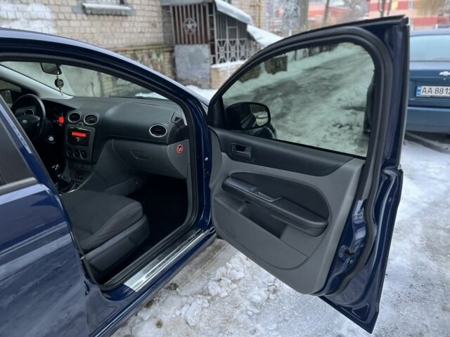 Синій Форд Фокус, об'ємом двигуна 1.6 л та пробігом 105 тис. км за 7000 $, фото 11 на Automoto.ua