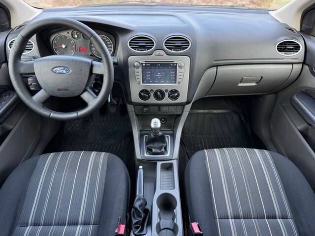 Синий Форд Фокус, объемом двигателя 1.4 л и пробегом 136 тыс. км за 5350 $, фото 10 на Automoto.ua