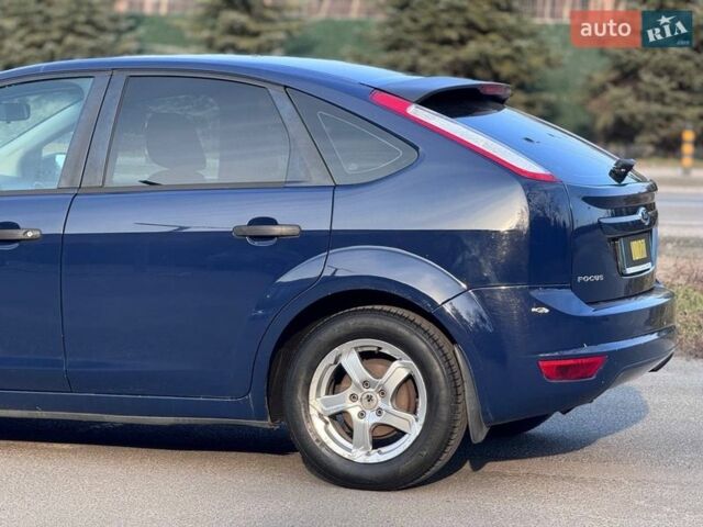 Синий Форд Фокус, объемом двигателя 1.39 л и пробегом 136 тыс. км за 5350 $, фото 7 на Automoto.ua
