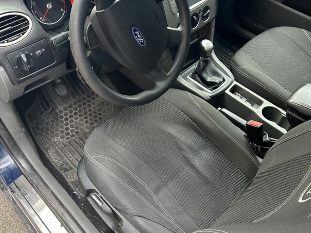 Синий Форд Фокус, объемом двигателя 1.4 л и пробегом 138 тыс. км за 4550 $, фото 7 на Automoto.ua