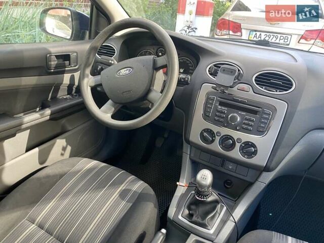 Синій Форд Фокус, об'ємом двигуна 1.39 л та пробігом 111 тис. км за 6000 $, фото 22 на Automoto.ua