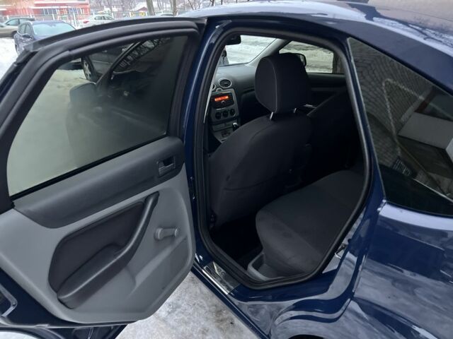 Синій Форд Фокус, об'ємом двигуна 1.6 л та пробігом 105 тис. км за 7000 $, фото 13 на Automoto.ua