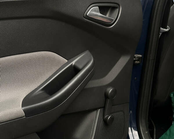 Синий Форд Фокус, объемом двигателя 1.6 л и пробегом 290 тыс. км за 7200 $, фото 11 на Automoto.ua