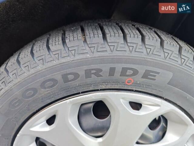 Синий Форд Фокус, объемом двигателя 1.6 л и пробегом 276 тыс. км за 6000 $, фото 6 на Automoto.ua