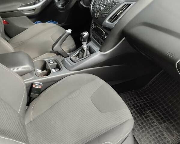 Синий Форд Фокус, объемом двигателя 1.56 л и пробегом 234 тыс. км за 8200 $, фото 4 на Automoto.ua