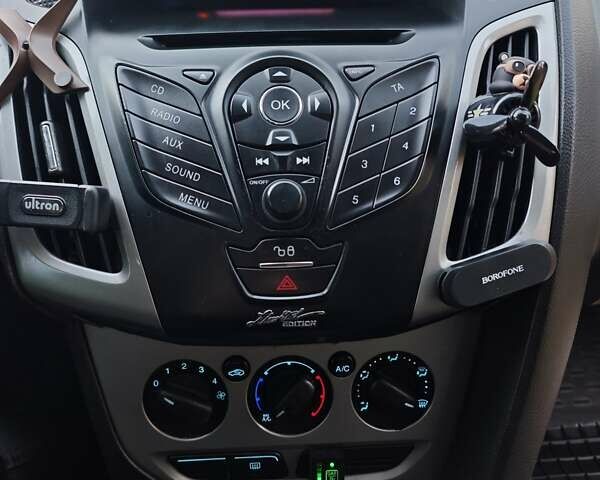 Синий Форд Фокус, объемом двигателя 1.6 л и пробегом 276 тыс. км за 6000 $, фото 13 на Automoto.ua