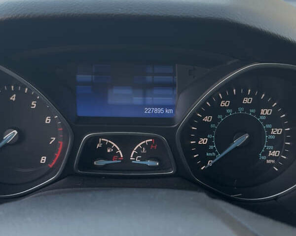 Синій Форд Фокус, об'ємом двигуна 2 л та пробігом 227 тис. км за 8500 $, фото 4 на Automoto.ua