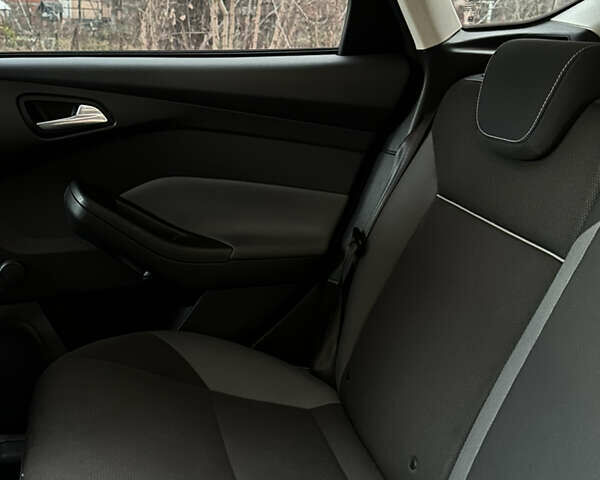 Синий Форд Фокус, объемом двигателя 1.6 л и пробегом 290 тыс. км за 7200 $, фото 10 на Automoto.ua