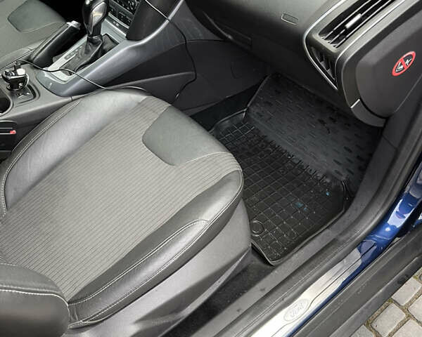 Синий Форд Фокус, объемом двигателя 2.05 л и пробегом 221 тыс. км за 8300 $, фото 9 на Automoto.ua