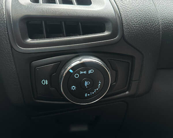 Синий Форд Фокус, объемом двигателя 1.6 л и пробегом 290 тыс. км за 7200 $, фото 17 на Automoto.ua