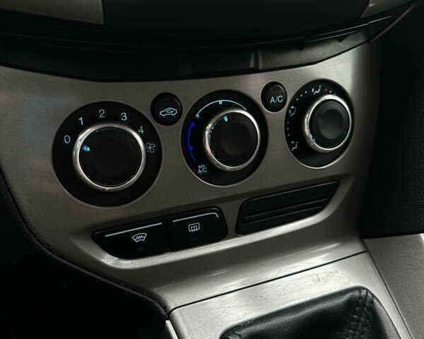 Синий Форд Фокус, объемом двигателя 1.6 л и пробегом 290 тыс. км за 7200 $, фото 16 на Automoto.ua