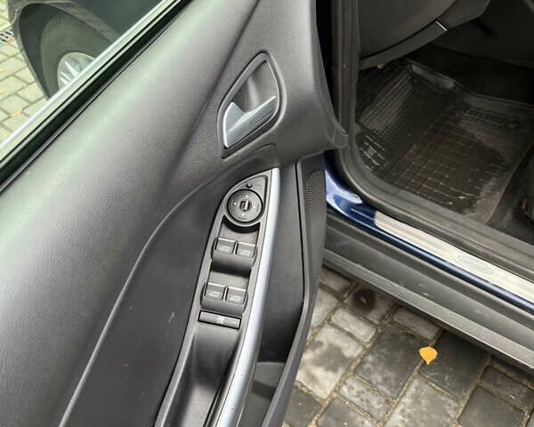 Синий Форд Фокус, объемом двигателя 2.05 л и пробегом 221 тыс. км за 8300 $, фото 4 на Automoto.ua