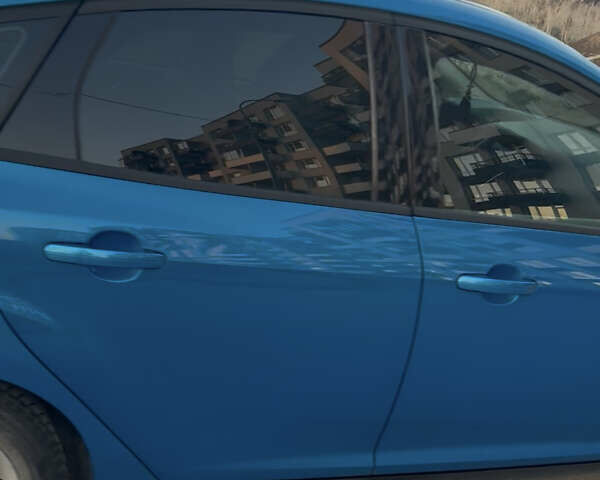Синій Форд Фокус, об'ємом двигуна 2 л та пробігом 227 тис. км за 8500 $, фото 5 на Automoto.ua
