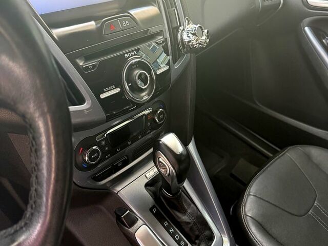 Синій Форд Фокус, об'ємом двигуна 2 л та пробігом 134 тис. км за 8800 $, фото 6 на Automoto.ua