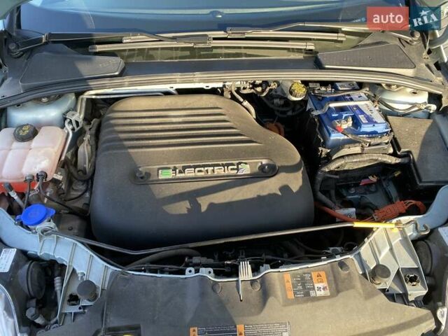 Синій Форд Фокус, об'ємом двигуна 0 л та пробігом 114 тис. км за 5000 $, фото 22 на Automoto.ua