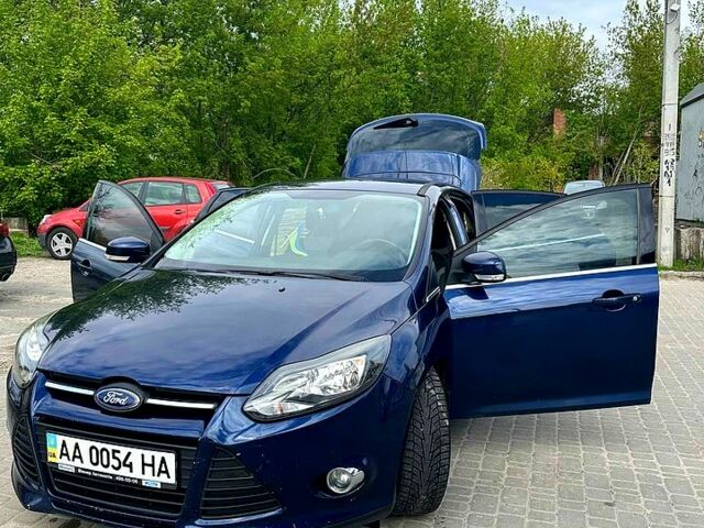 Синій Форд Фокус, об'ємом двигуна 1 л та пробігом 130 тис. км за 7300 $, фото 4 на Automoto.ua