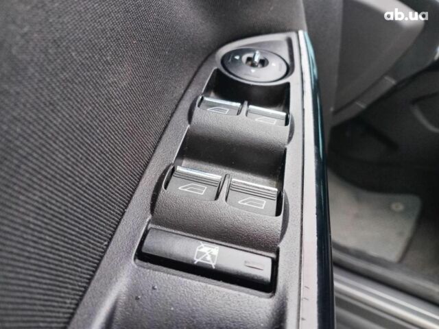 Синій Форд Фокус, об'ємом двигуна 2 л та пробігом 303 тис. км за 6940 $, фото 22 на Automoto.ua