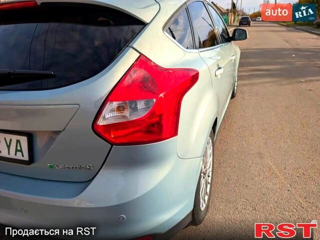 Синій Форд Фокус, об'ємом двигуна 0 л та пробігом 122 тис. км за 7700 $, фото 2 на Automoto.ua