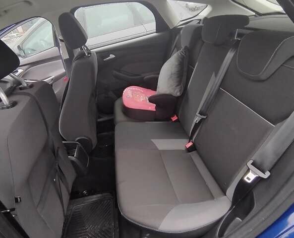 Синий Форд Фокус, объемом двигателя 1 л и пробегом 160 тыс. км за 6462 $, фото 5 на Automoto.ua