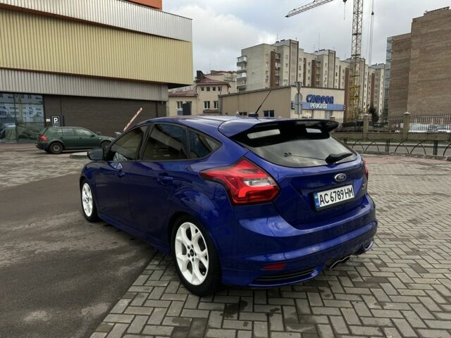 Синій Форд Фокус, об'ємом двигуна 2 л та пробігом 173 тис. км за 8900 $, фото 4 на Automoto.ua