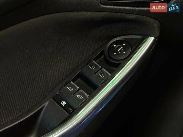Синій Форд Фокус, об'ємом двигуна 2 л та пробігом 180 тис. км за 10500 $, фото 17 на Automoto.ua