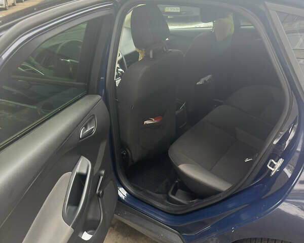 Синій Форд Фокус, об'ємом двигуна 2 л та пробігом 195 тис. км за 8400 $, фото 12 на Automoto.ua