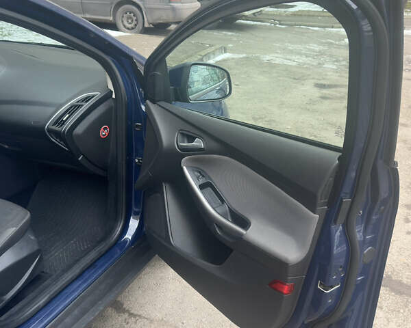Синій Форд Фокус, об'ємом двигуна 2 л та пробігом 195 тис. км за 8400 $, фото 5 на Automoto.ua